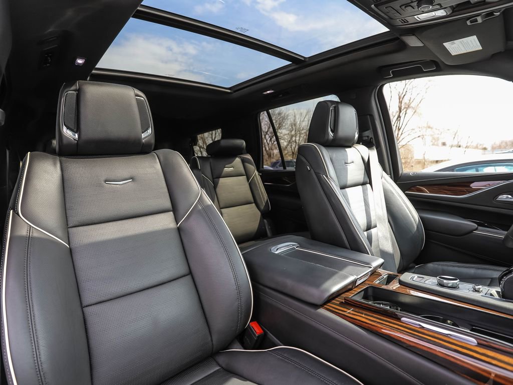 Used 2023 Cadillac Escalade Premium Luxury w/ LPO, Radiant Package AWD/4WD image 33