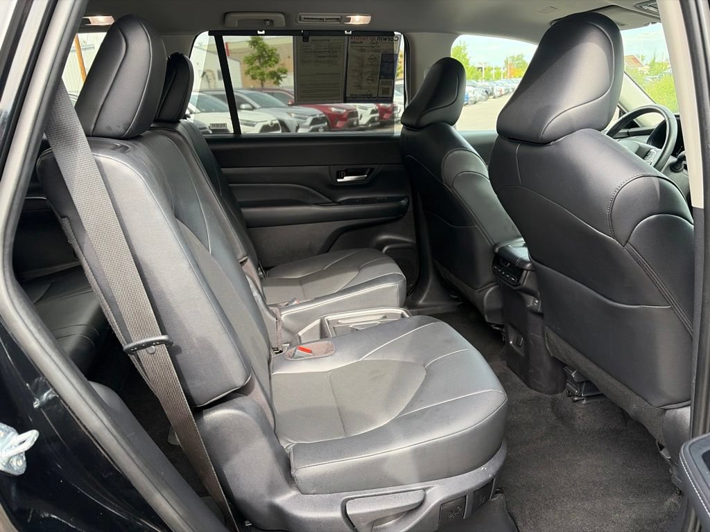 Used 2025 Toyota Grand Highlander AWD image 15