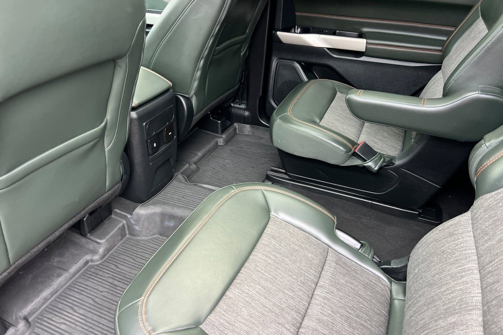 Used 2022 Ford Explorer Timberline image 12