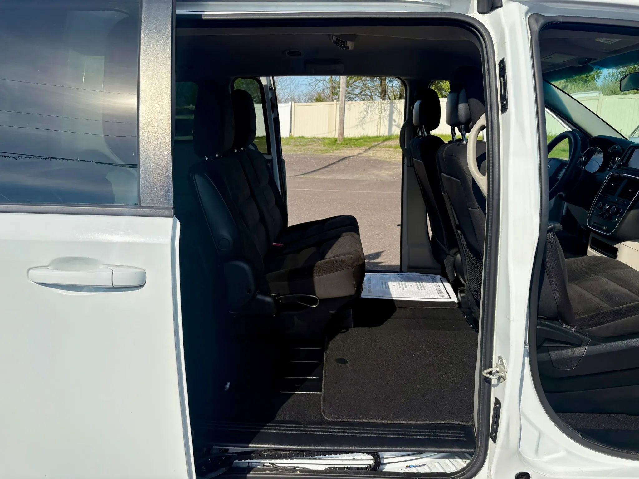 Used 2018 Dodge Grand Caravan SE FWD image 18