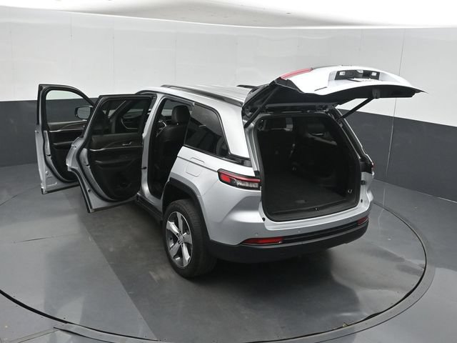 Used 2025 Jeep Grand Cherokee Limited w/ Black Appearance Package AWD/4WD image 62