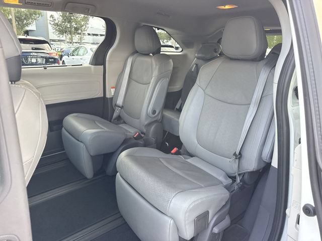 Used 2021 Toyota Sienna Limited FWD image 23