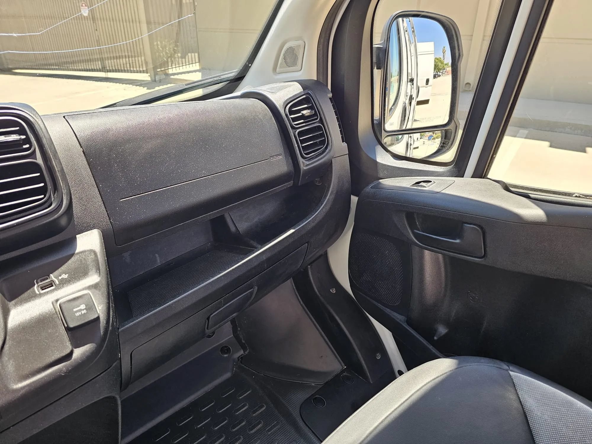 Used 2025 RAM ProMaster 2500 w/ Convenience Group FWD image 23