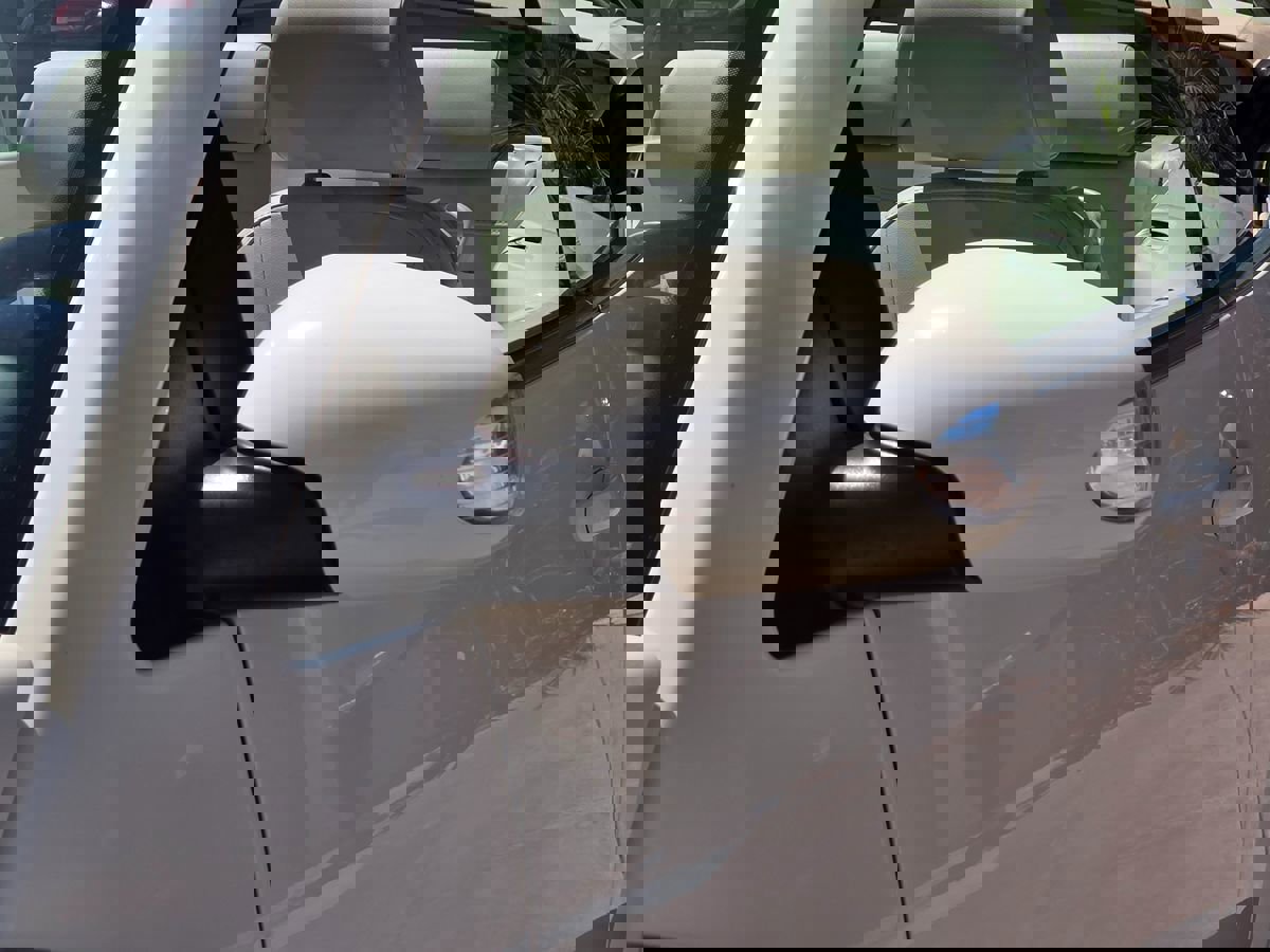 Used 2009 Volkswagen Beetle S image 8