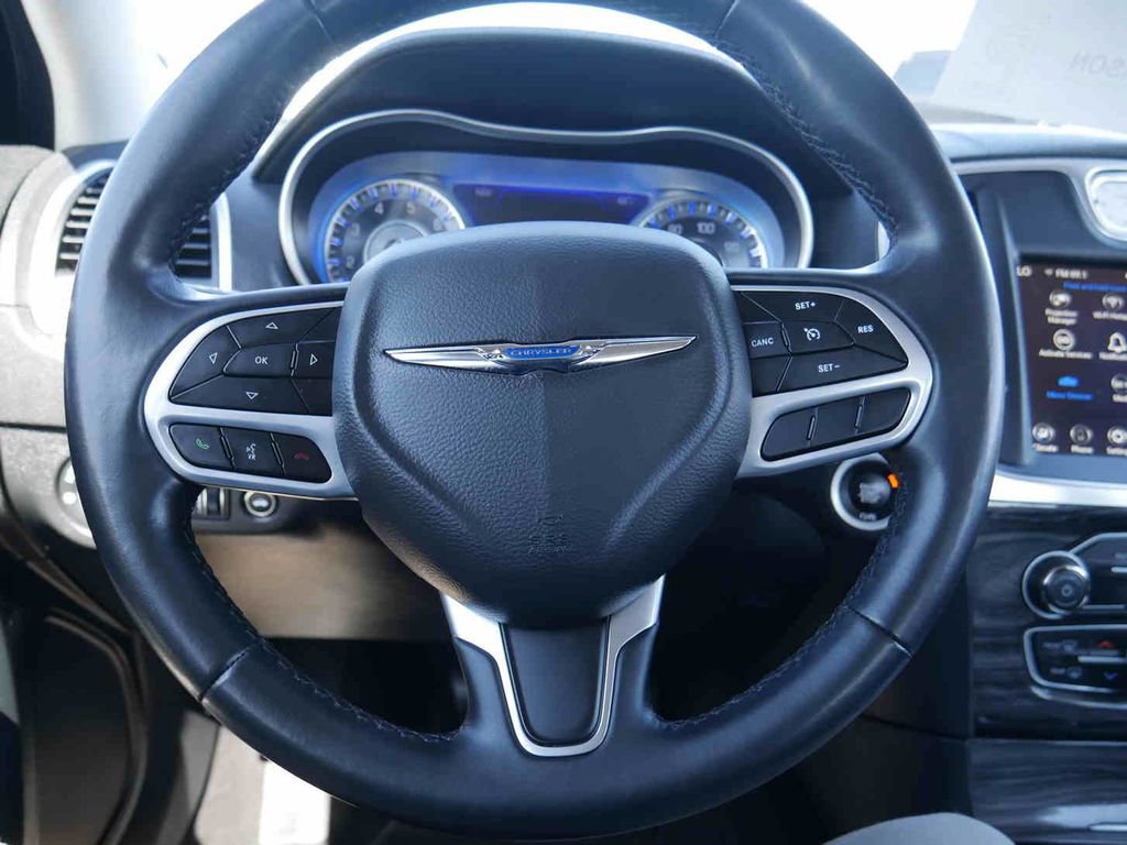 Certified 2022 Chrysler 300 Touring w/ Sport Appearance Package AWD/4WD image 31