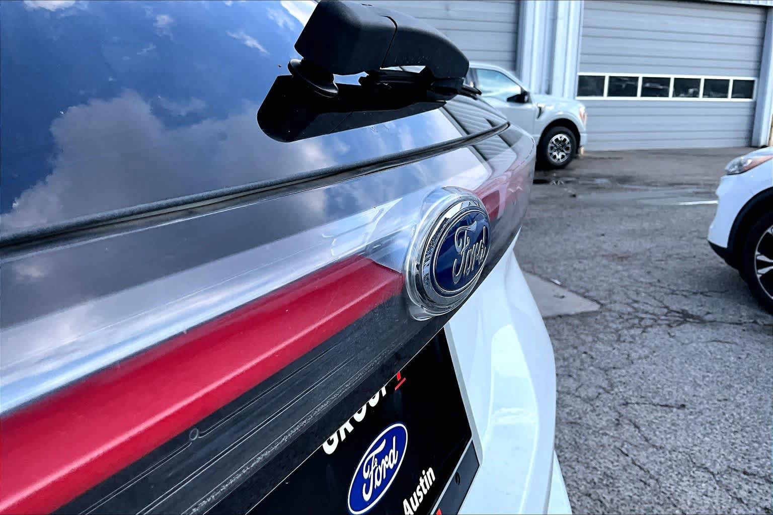 Certified 2017 Ford Edge SEL FWD image 31