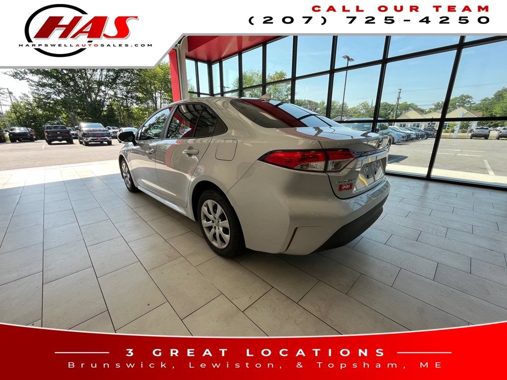 Used 2023 Toyota Corolla LE FWD image 3