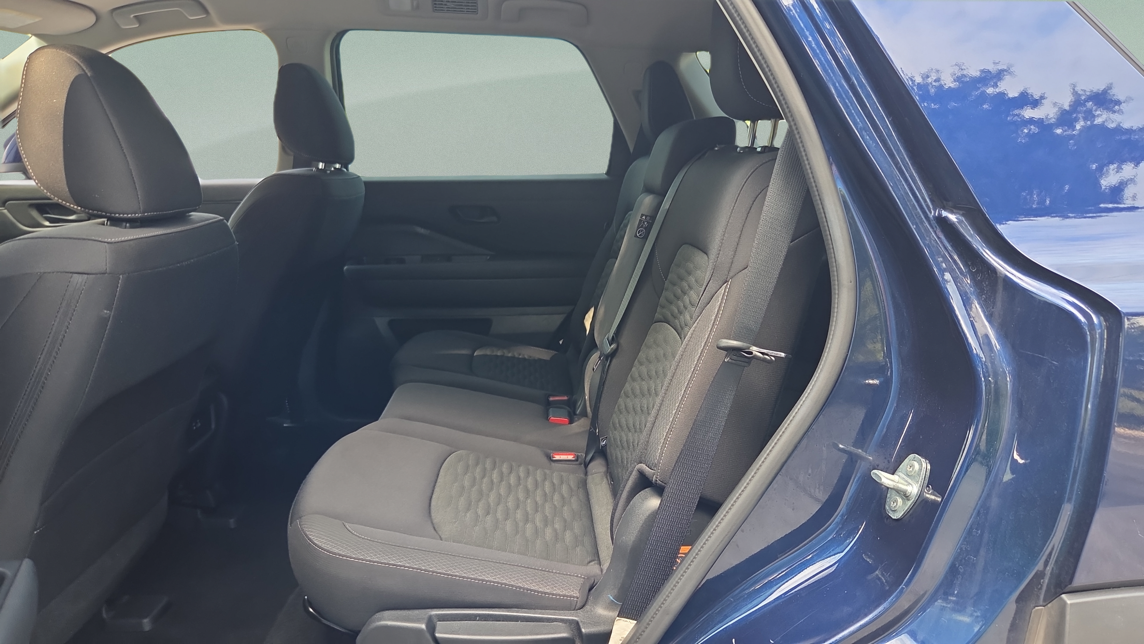 Used 2025 Nissan Pathfinder SV FWD image 10