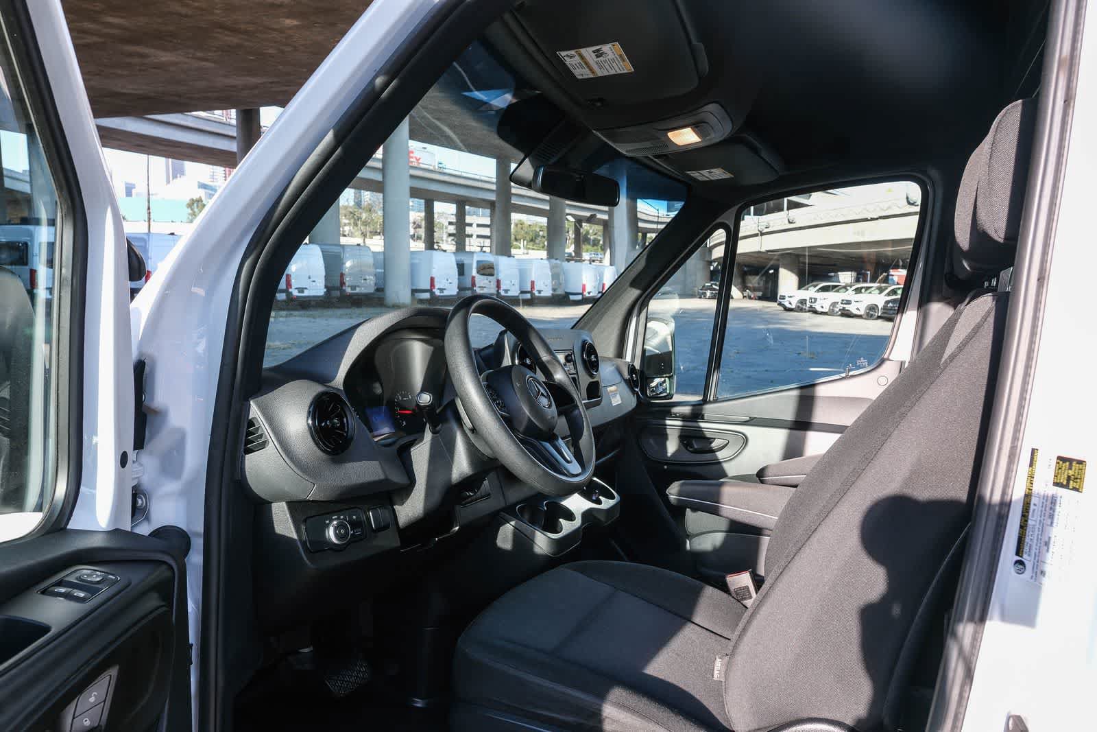 Used 2023 Mercedes-Benz Sprinter 2500 image 22