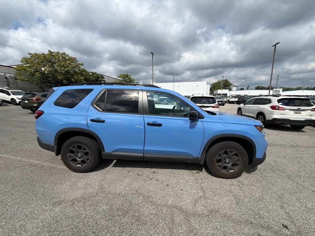 Used 2024 Honda Pilot TrailSport image 2
