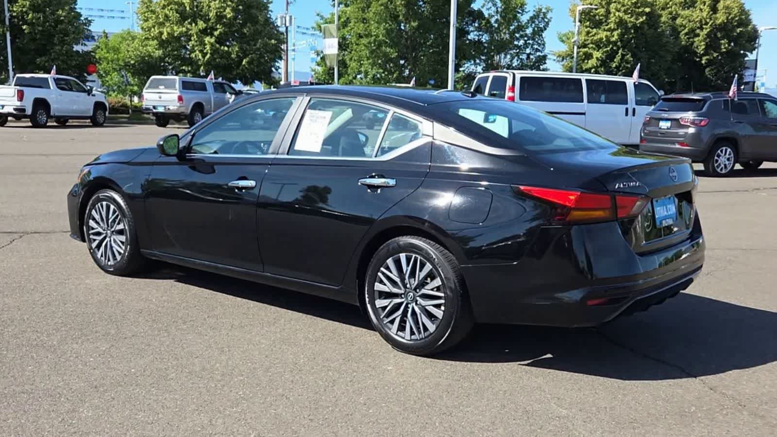 Used 2025 Nissan Altima 2.5 SV FWD image 6