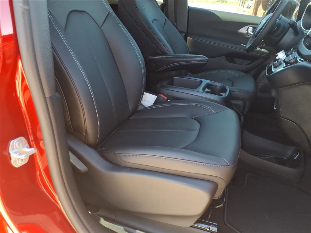 New 2026 Chrysler Voyager LX image 7