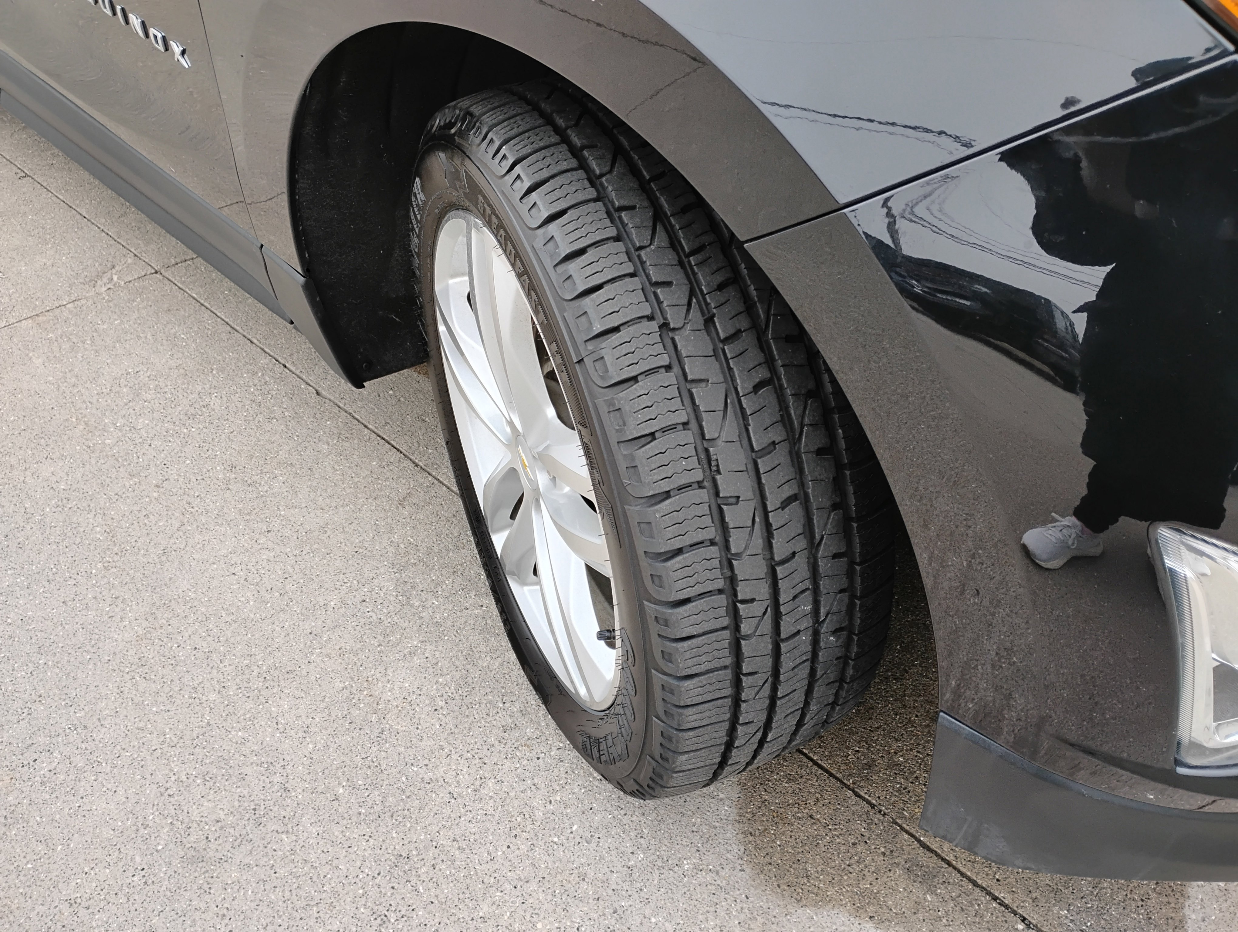 Used 2018 Chevrolet Equinox Premier image 27