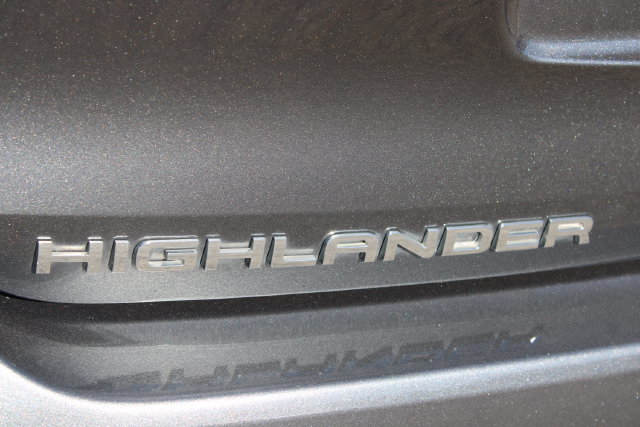 Used 2020 Toyota Highlander LE FWD image 7