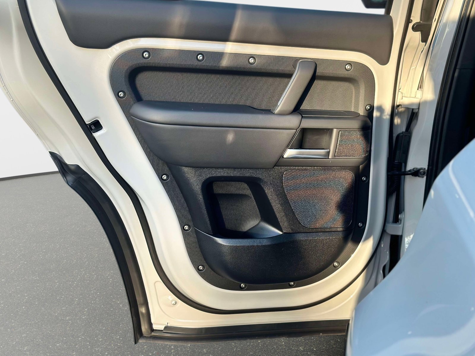 New 2026 Land Rover Defender 110 X-Dynamic SE image 8