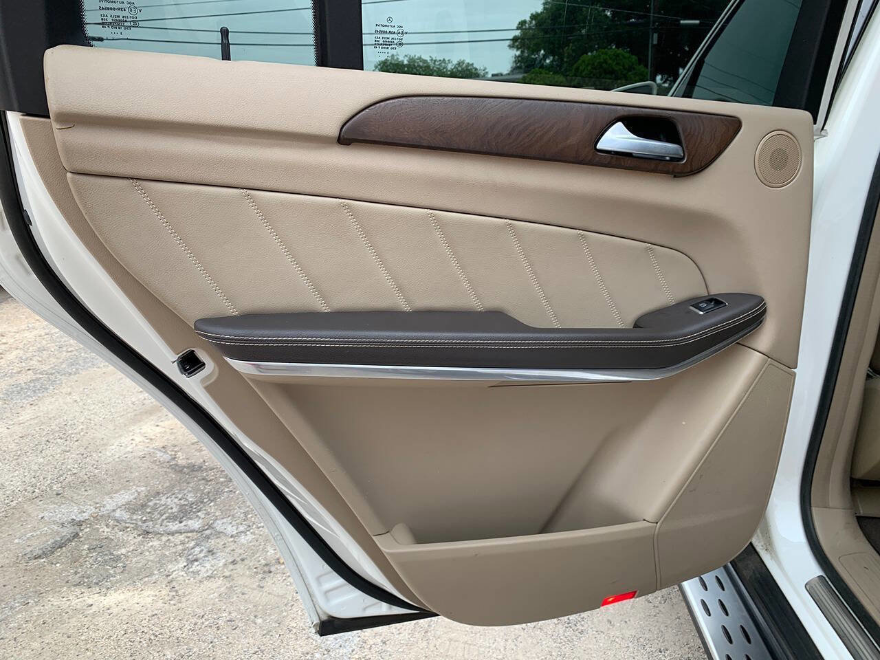 Used 2014 Mercedes-Benz GL 450 4MATIC image 30