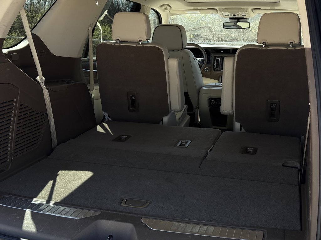 Used 2023 GMC Yukon Denali AWD/4WD image 32