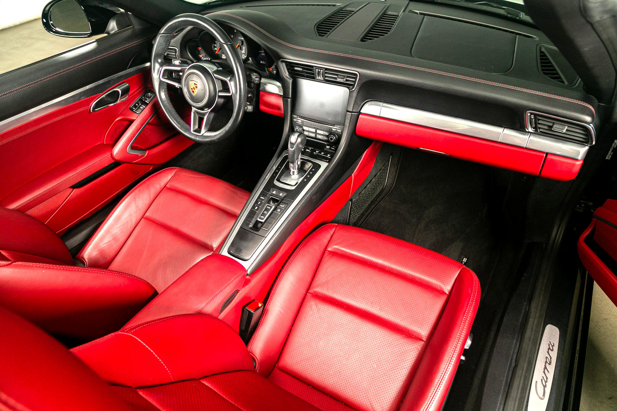 Used 2017 Porsche 911 Carrera image 2