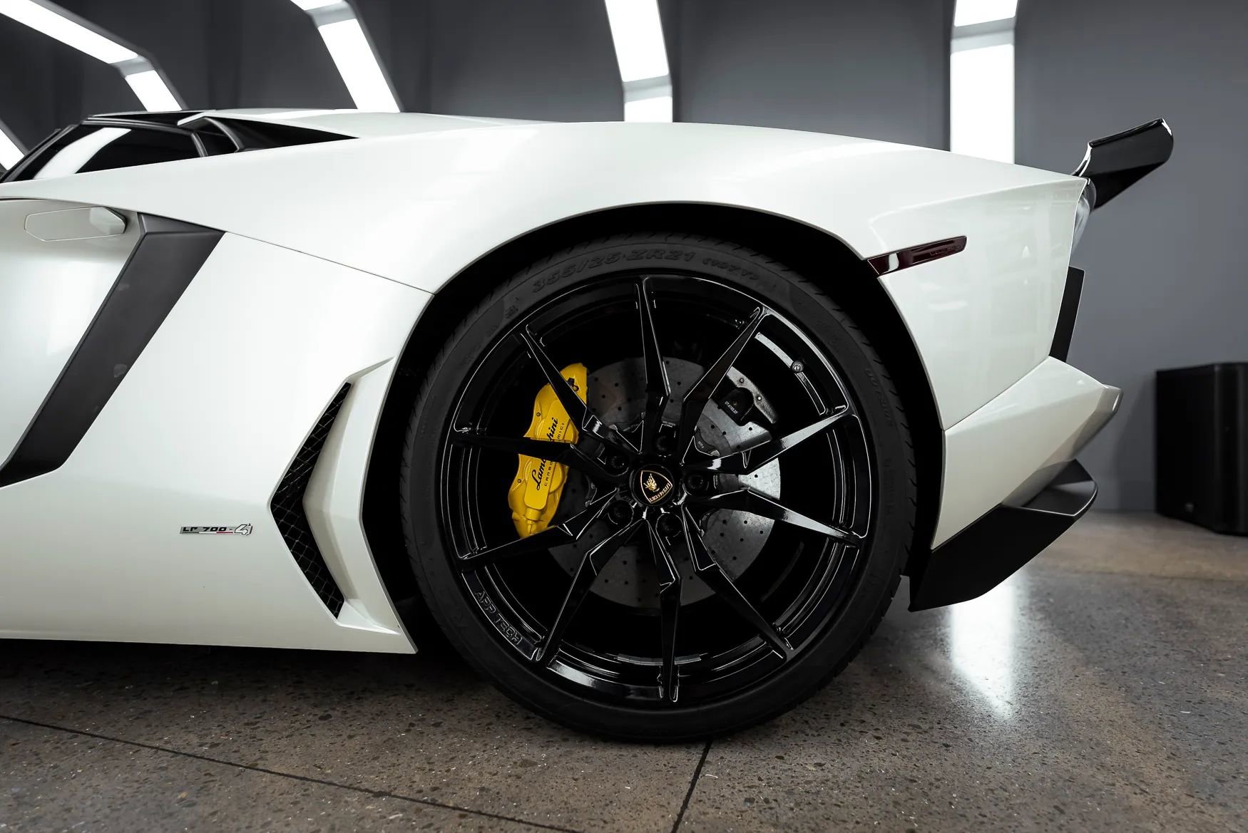 Used 2016 Lamborghini Aventador LP 700-4 image 11