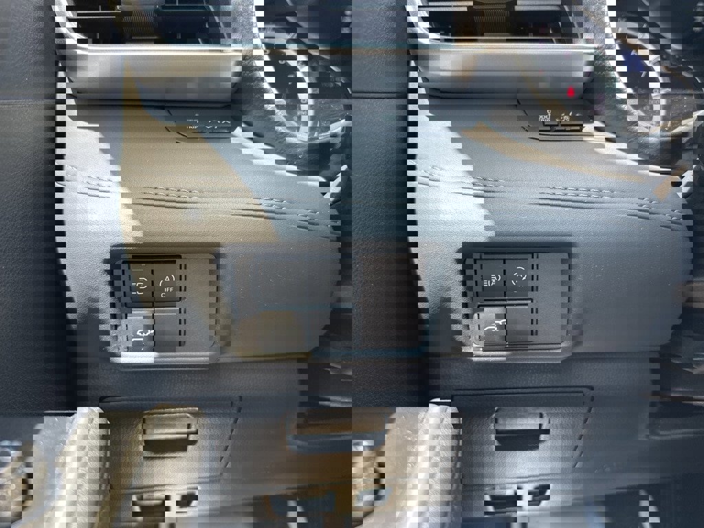 Used 2024 Toyota Highlander XLE image 31