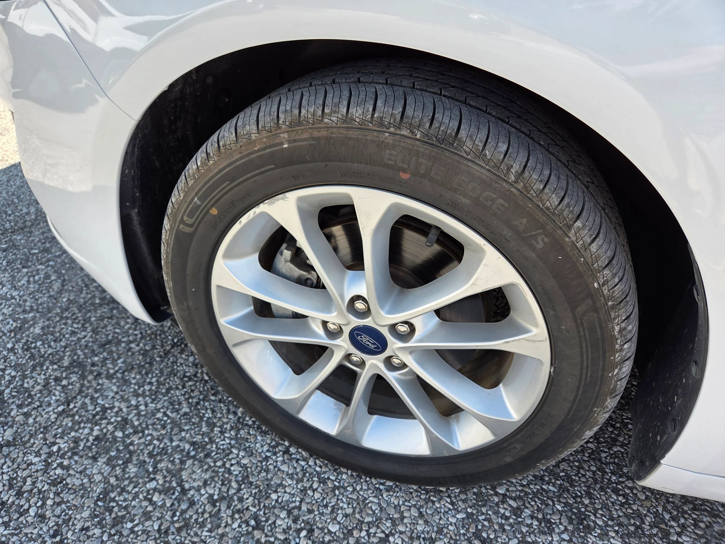 Used 2019 Ford Fusion SE FWD image 13