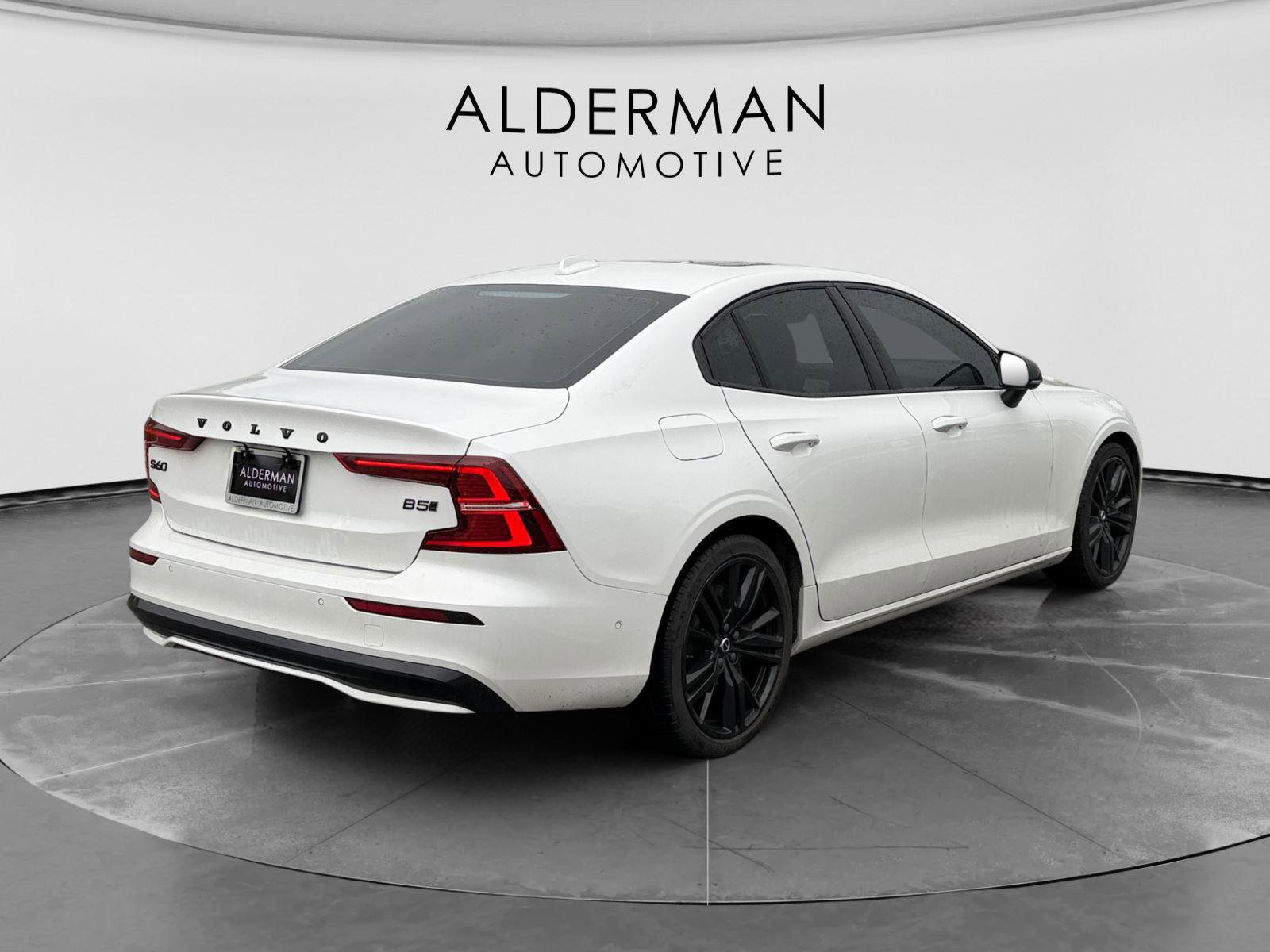 Used 2024 Volvo S60 B5 Plus AWD/4WD image 5
