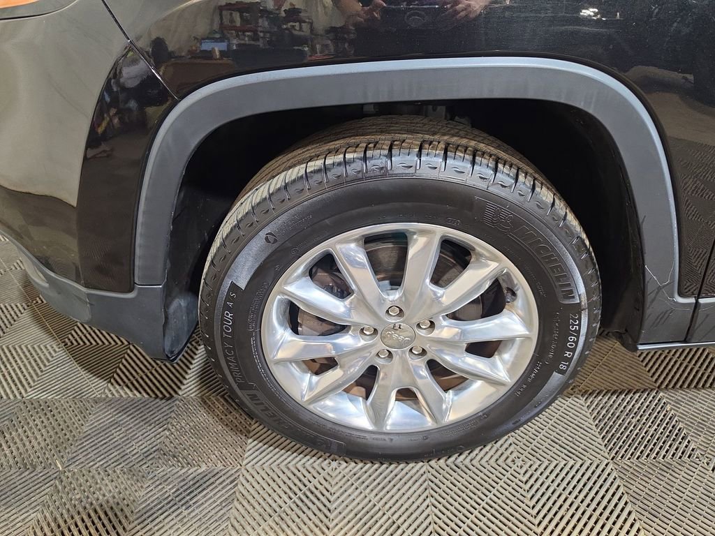 Used 2016 Jeep Cherokee Limited AWD/4WD image 18