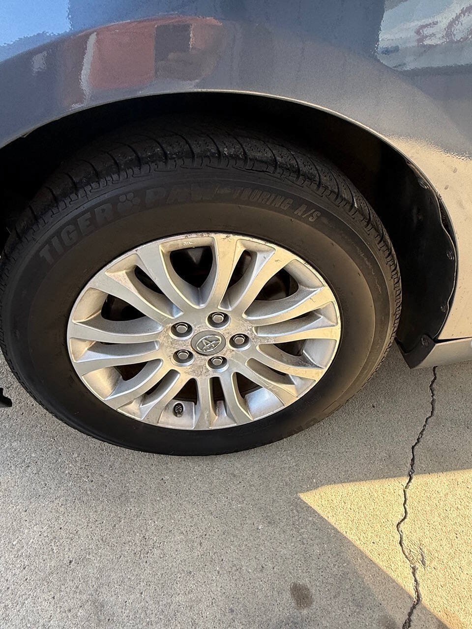 Used 2013 Toyota Sienna XLE FWD image 25