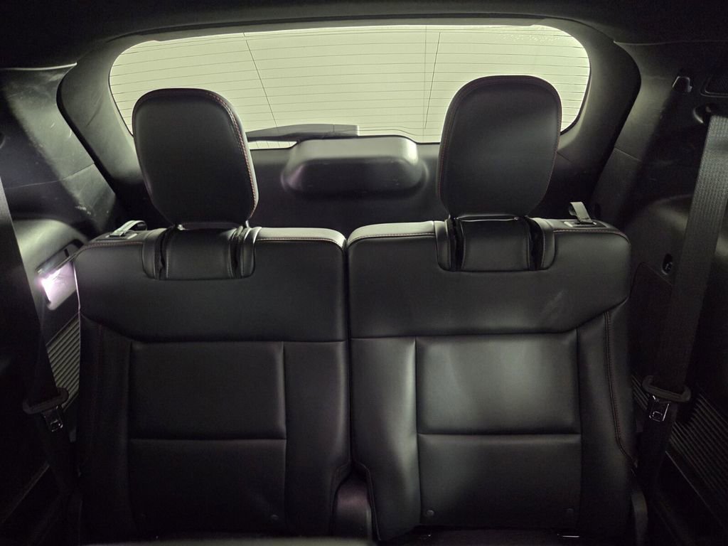 Used 2025 Ford Explorer ST-Line w/ ST-Line Street Pack image 21