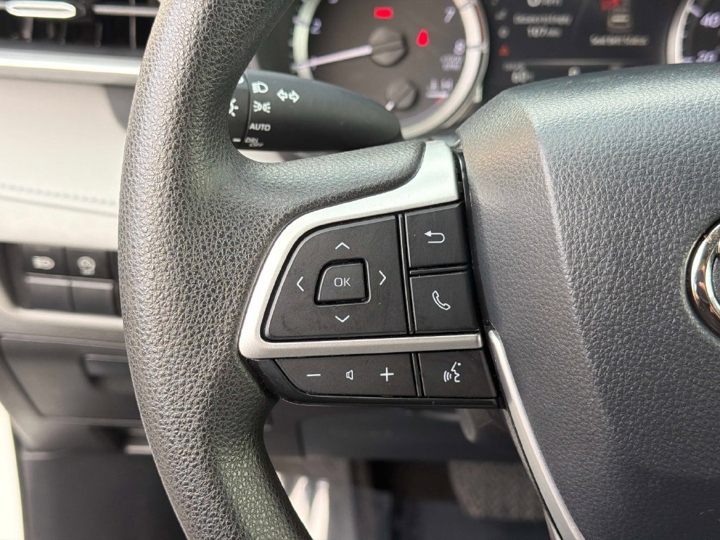 Used 2023 Toyota Highlander L FWD image 31