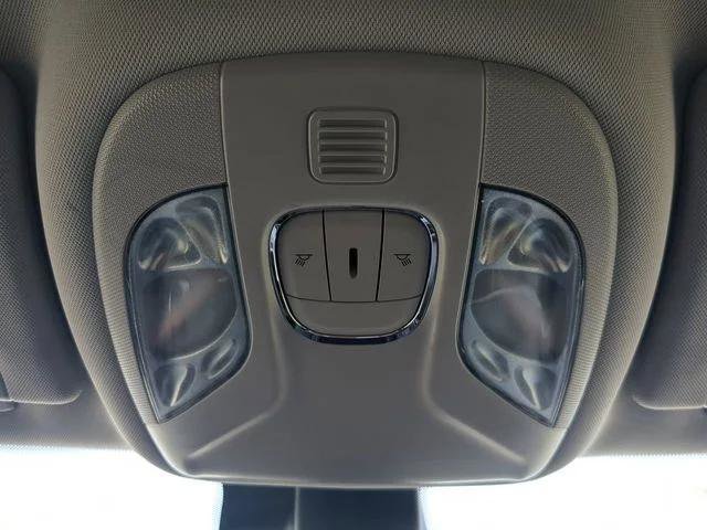 Certified 2022 Jeep Compass Latitude FWD image 23