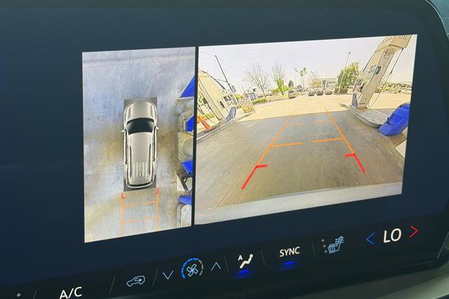 New 2026 Chevrolet Traverse LT FWD image 24