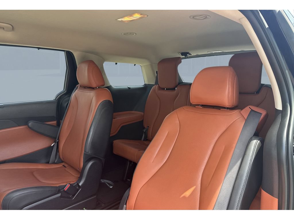 Used 2025 Kia Carnival EX FWD image 15