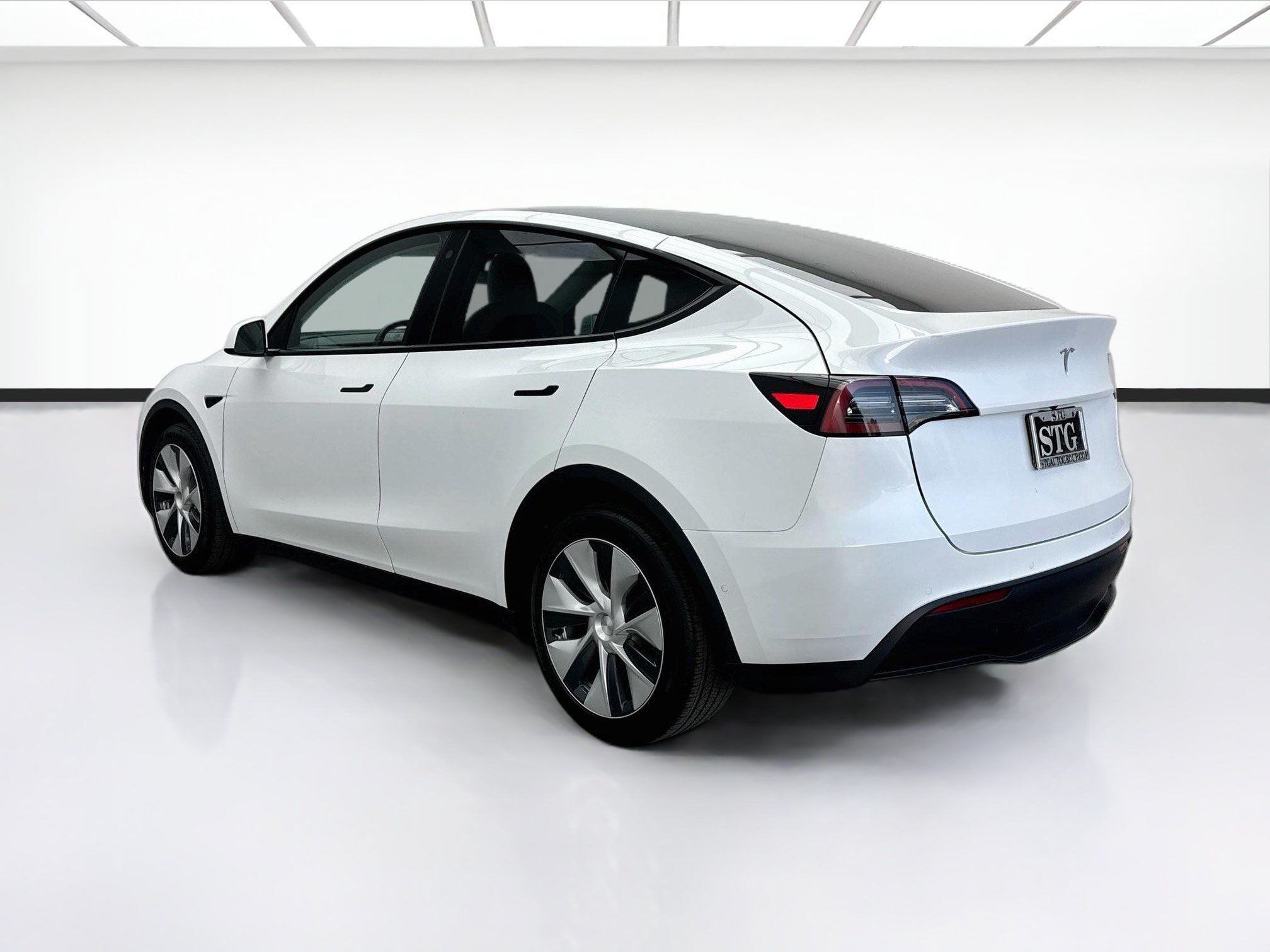 Used 2022 Tesla Model Y Long Range AWD/4WD image 6