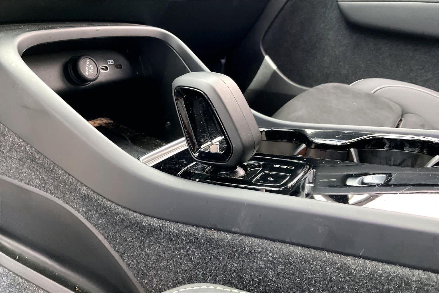 Used 2023 Volvo XC40 Recharge Ultimate AWD/4WD image 15