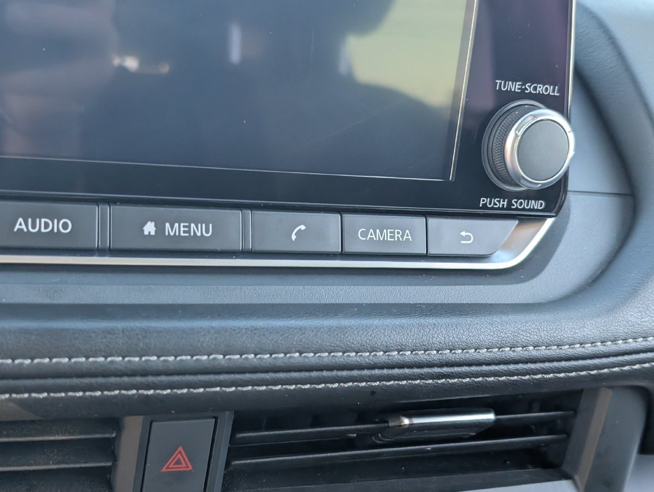 Used 2024 Nissan Rogue SV FWD image 16