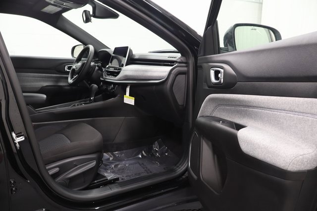 New 2025 Jeep Compass Sport image 15