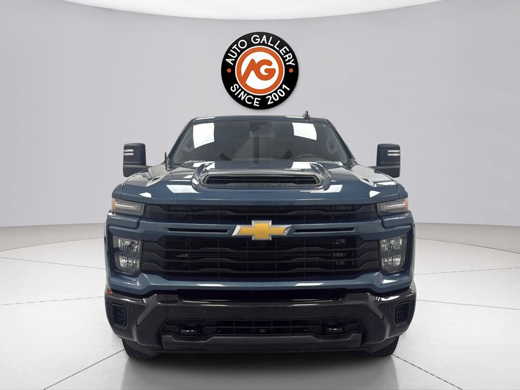 Used 2025 Chevrolet Silverado 2500 Custom w/ Custom Value Package AWD/4WD image 2