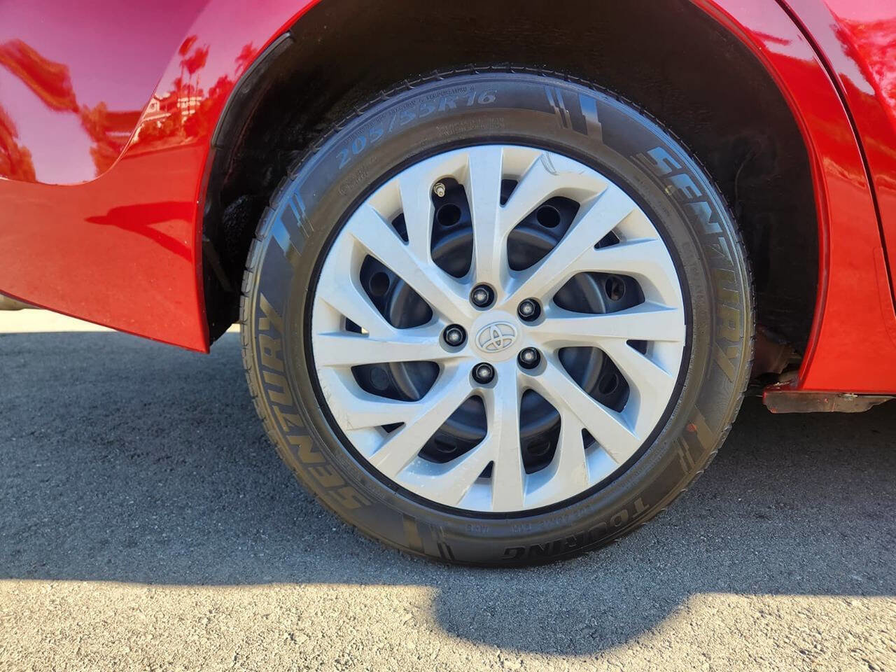 Used 2018 Toyota Corolla LE image 10