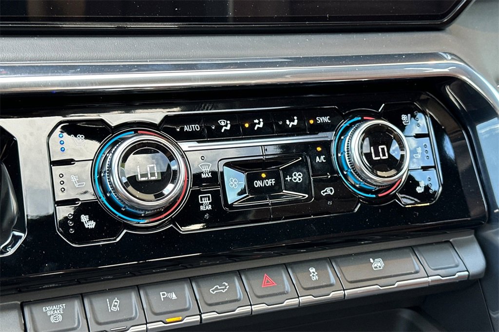 New 2025 GMC Sierra 3500 Denali Ultimate image 17