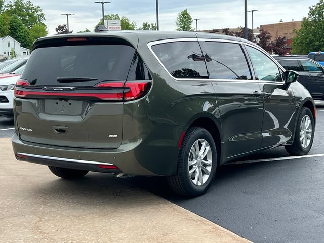 New 2027 Chrysler Pacifica Select AWD/4WD image 44