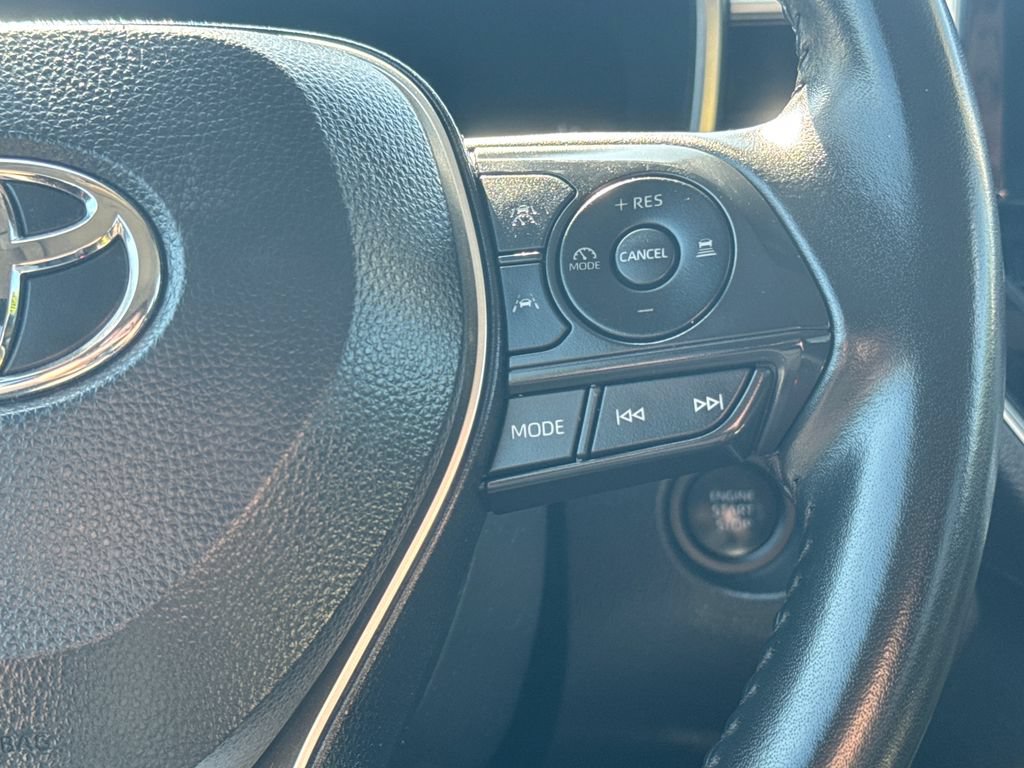 Used 2025 Toyota Corolla Cross XLE FWD image 21