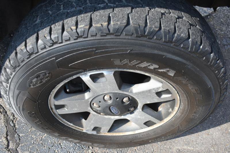 Used 2004 Ford F150 Lariat AWD/4WD image 4