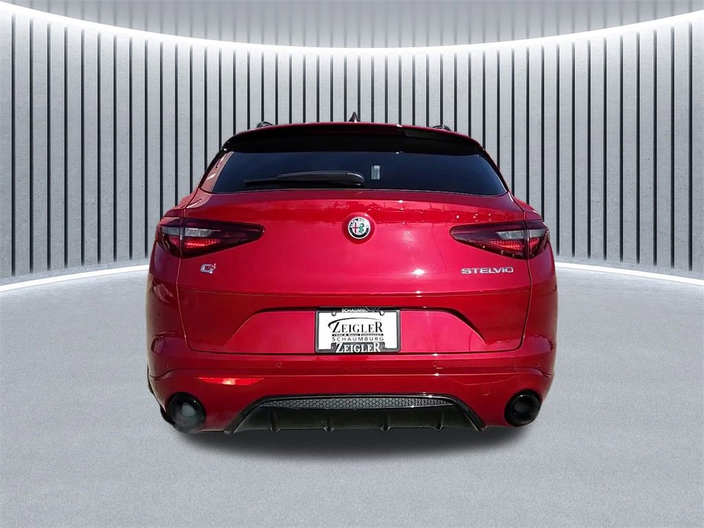 Used 2023 Alfa Romeo Stelvio Veloce image 4