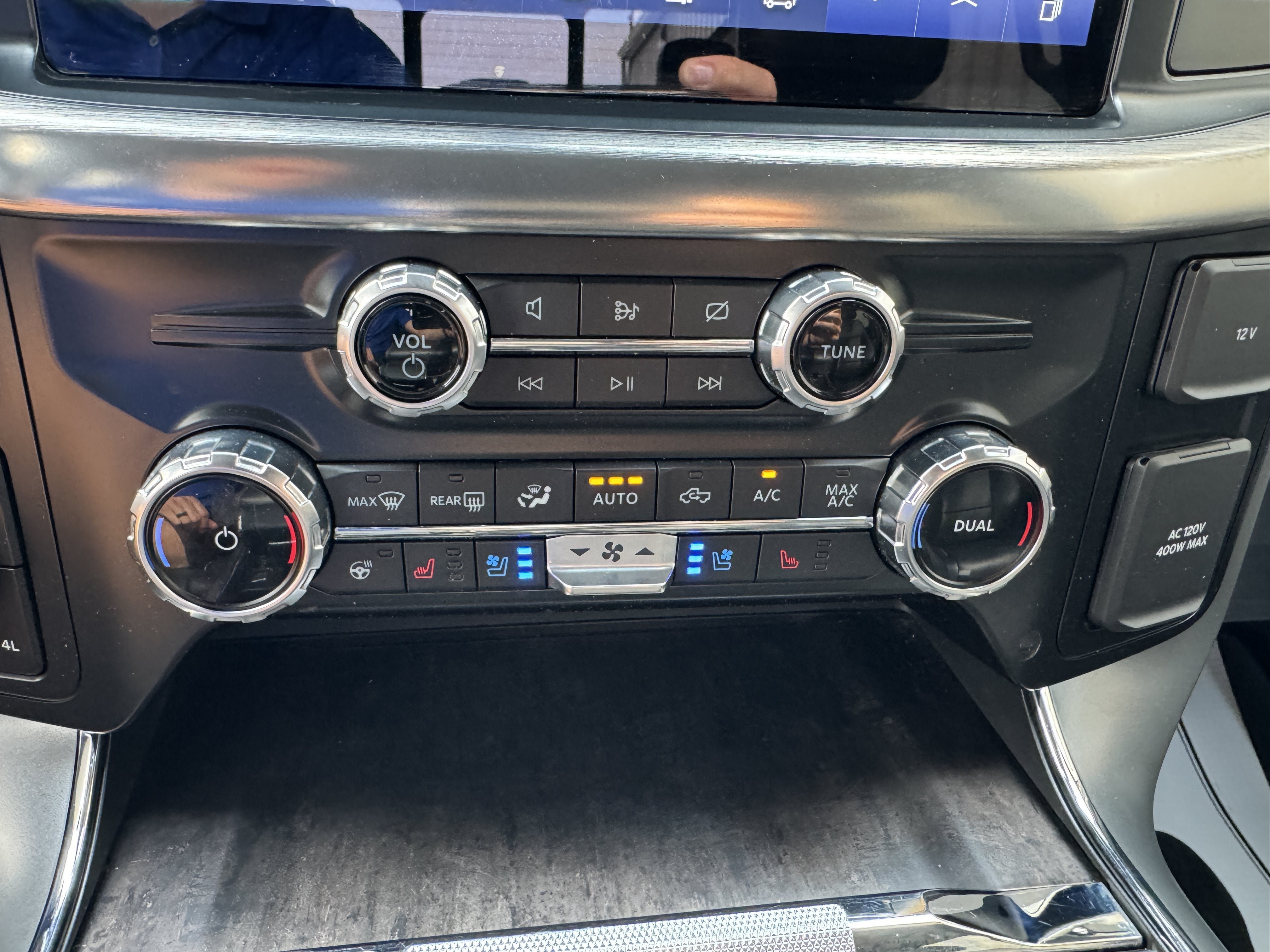 Used 2022 Ford F150 Lariat w/ Equipment Group 502A High AWD/4WD image 18