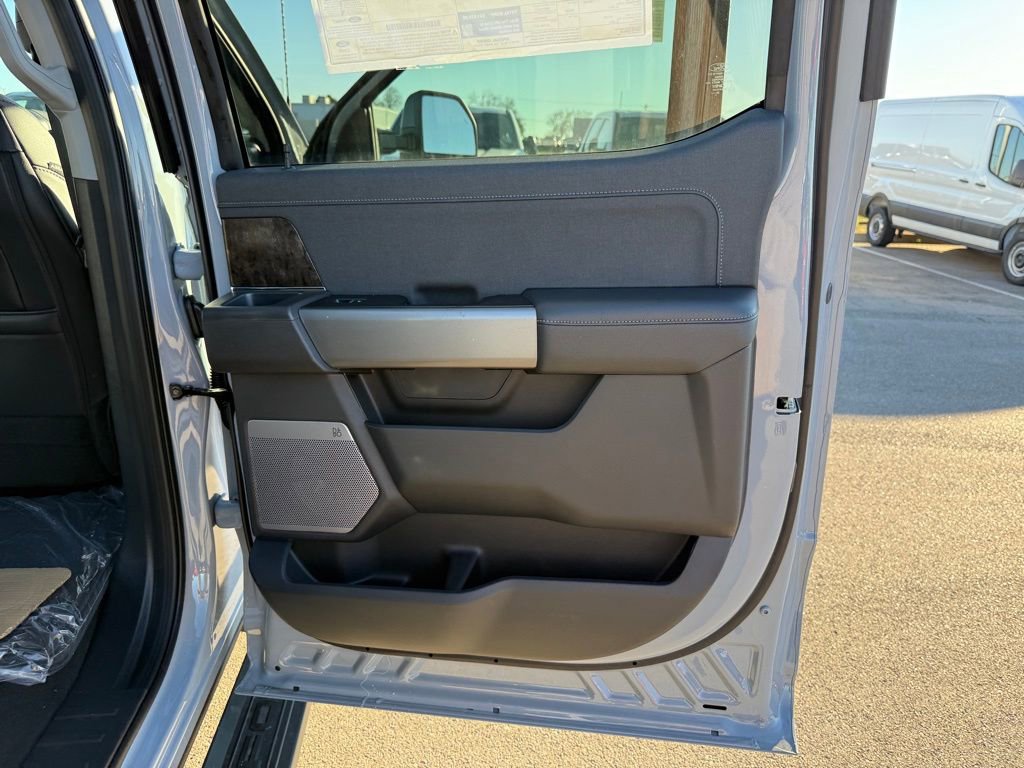 New 2026 Ford F250 Lariat w/ Black Appearance Package image 23