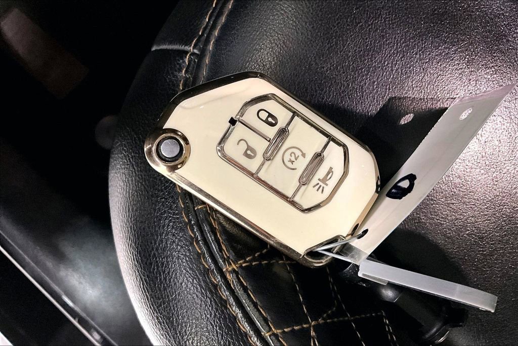 Used 2020 Jeep Wrangler Unlimited Sahara image 13