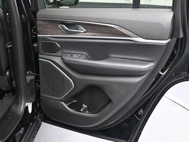 New 2026 Jeep Grand Cherokee Limited w/ Limited Altitude Package RWD image 30