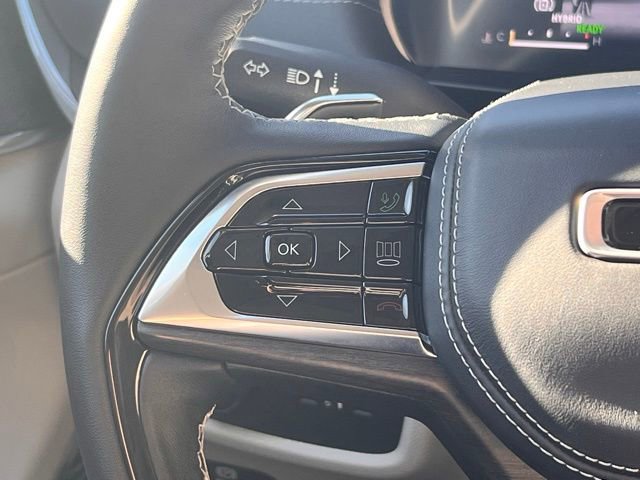 Used 2022 Jeep Grand Cherokee Overland w/ Advanced Protech Group III image 24