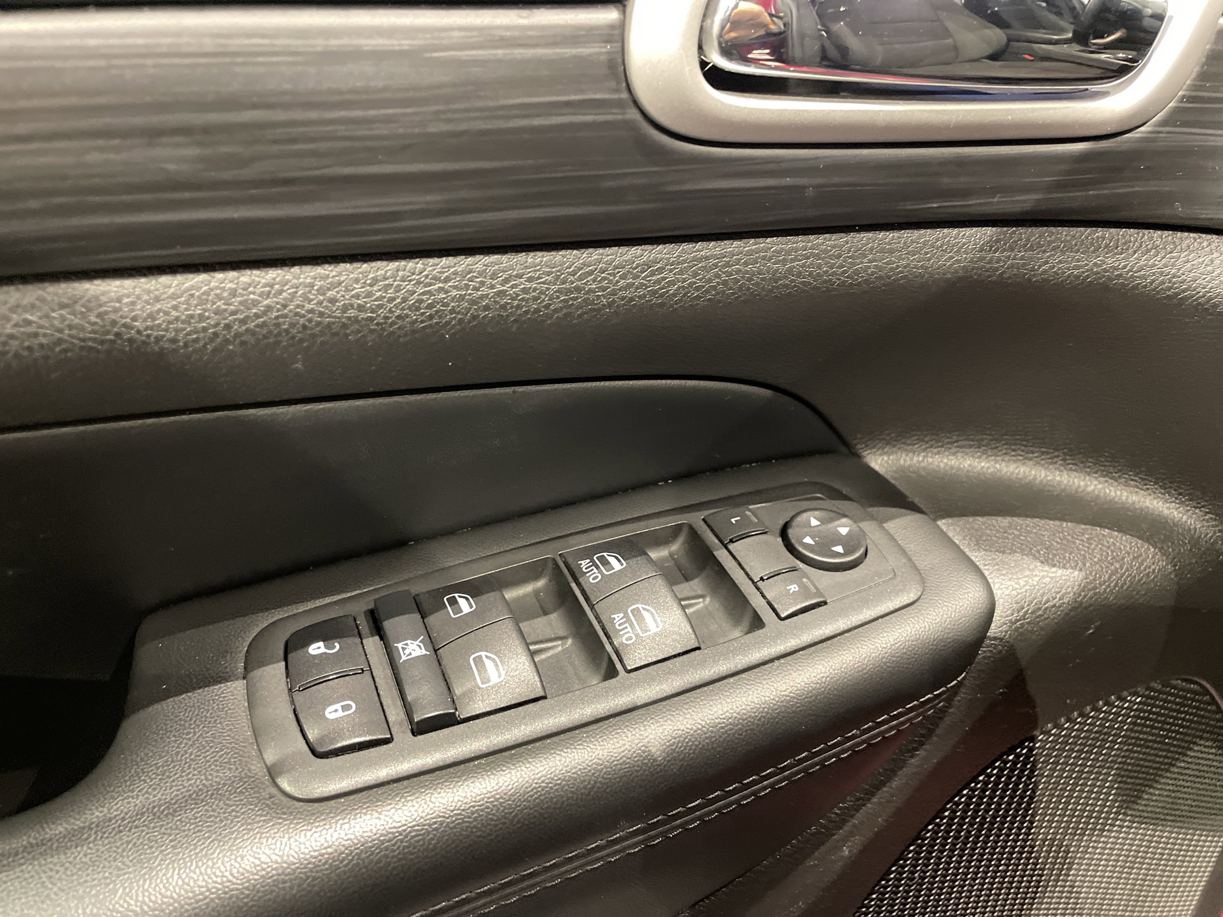 Used 2020 Jeep Grand Cherokee Laredo image 16